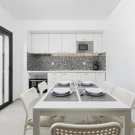 Correeira Luxury Residence T2 B - Albufeira, Pools, Wifi, Bbq, Beach شقة البوفيرا