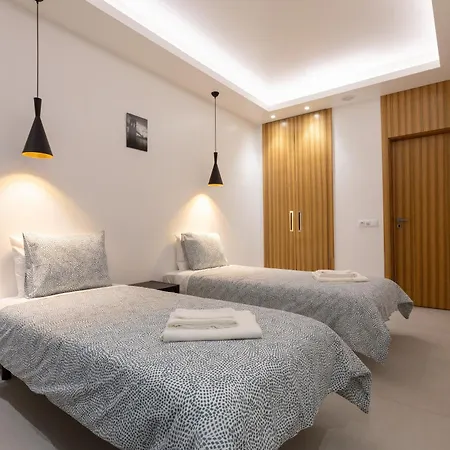 Correeira Luxury Residence T2 B - Albufeira, Pools, Wifi, Bbq, Beach شقة
